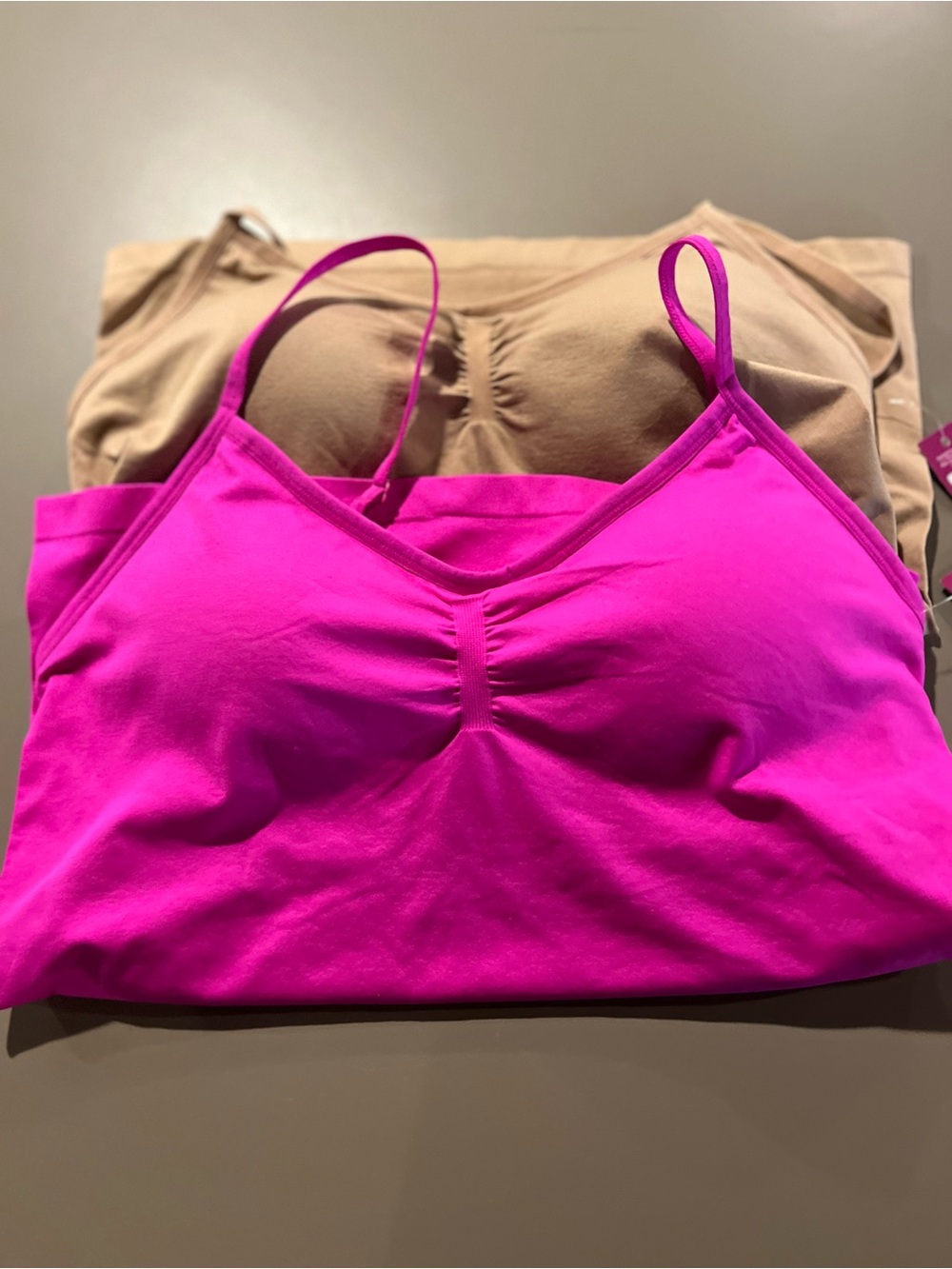 Ambrielle Hot Pink Beige Seamless V-Neck Camisoles Size Large